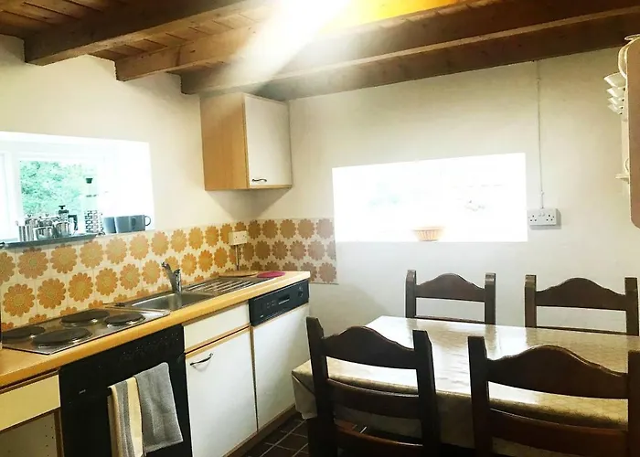 Newly Refurbished Self-catering Sleeping 3 Nyaraló