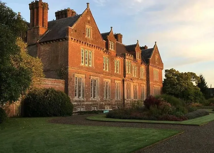 Newly Refurbished Self-catering Sleeping 3 Nyaraló